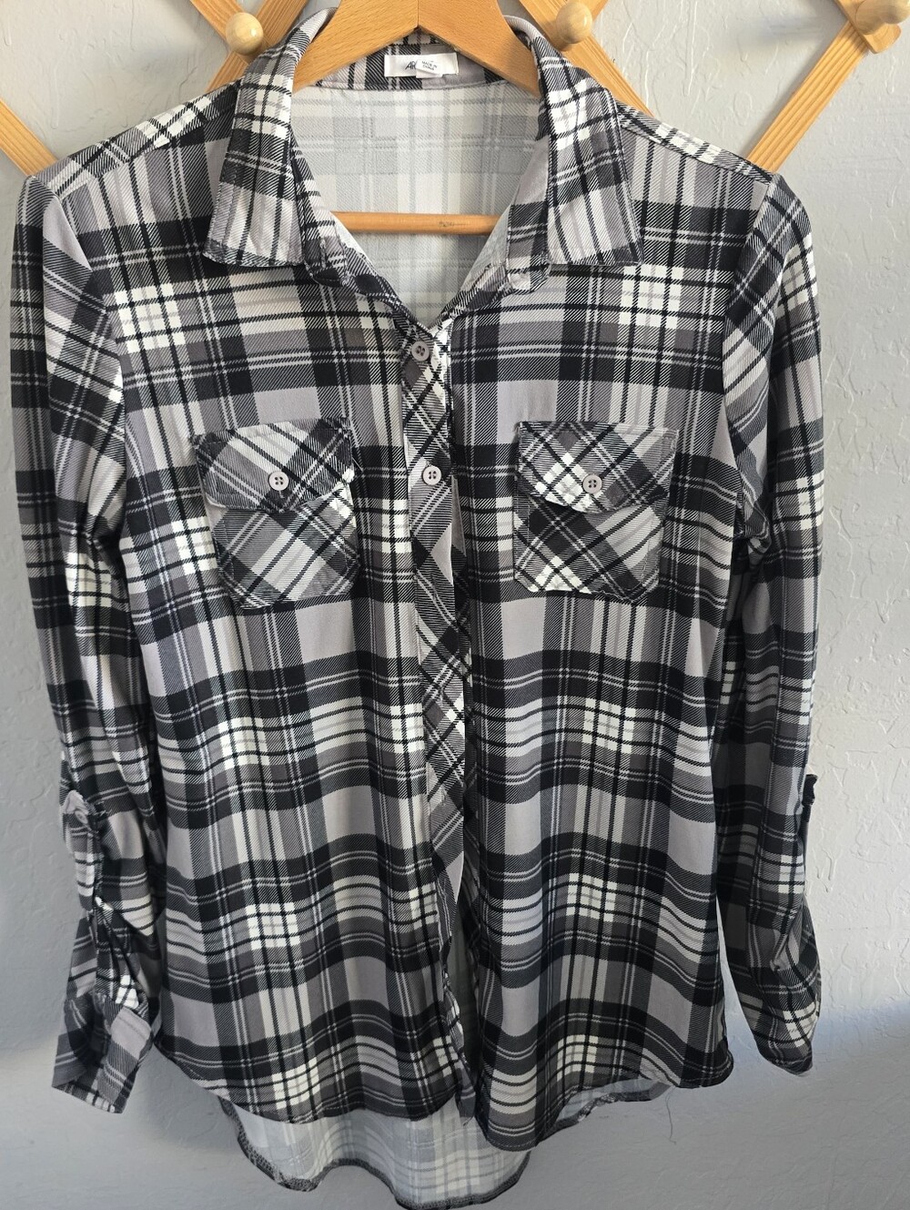 Ardene gray & black Plaid Longsleeve Button-Down top size M
